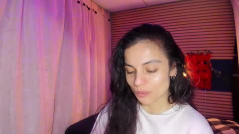 Snapshot of rosse_25 chatting on 02/18/26, 01:18 Would you like to help me with supplementation and sports suits so I can compete in powerlifting online show from 02/18/26, 01:18