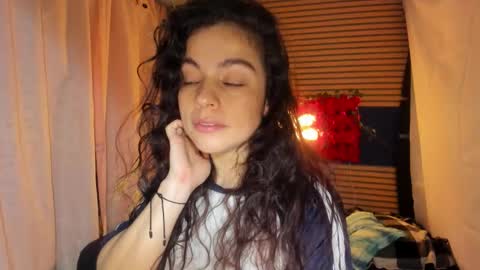 Snapshot of rosse_25 chatting on 03/07/26, 09:17 Would you like to help me with supplementation and sports suits so I can compete in powerlifting online show from 03/07/26, 09:17