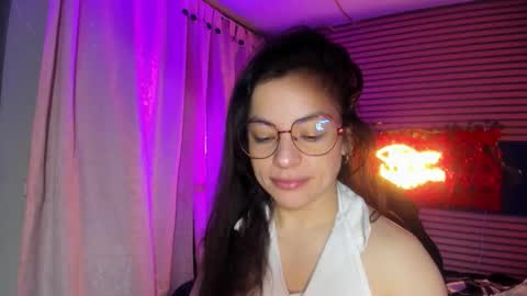 Snapshot of rosse_25 chatting on 03/22/26, 09:13 Would you like to help me with supplementation and sports suits so I can compete in powerlifting online show from 03/22/26, 09:13
