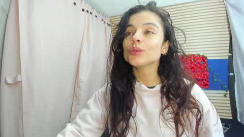 Snapshot of rosse_25 chatting on 05/19/26, 12:22 Would you like to help me with supplementation and sports suits so I can compete in powerlifting online show from 05/19/26, 12:22