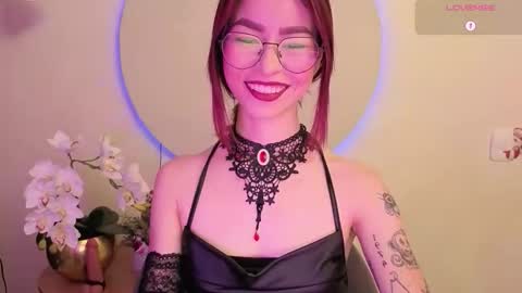 Snapshot of rosse_98_ chatting on 12/04/25, 03:21 Miss Rosse online show from 12/04/25, 03:21