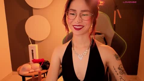 Snapshot of rosse_98_ chatting on 02/16/26, 12:23 Miss Rosse online show from 02/16/26, 12:23