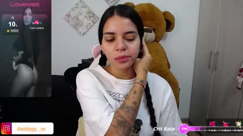 Snapshot of rossebunny25 chatting on 11/17/25, 02:01 Rosse online show from 11/17/25, 02:01