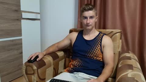 Snapshot of rosswillis7 chatting on 09/30/25, 06:18 Ross online show from 09/30/25, 06:18