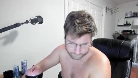 Snapshot of rostungurinn chatting on 12/14/24, 03:40 Rostungur online show from 12/14/24, 03:40