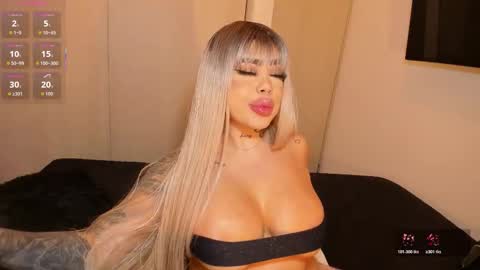 Snapshot of rouse_hallberg_ chatting on 12/03/25, 12:07 DREAM online show from 12/03/25, 12:07