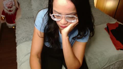 Rouss marie henao  online show from 12/21/24, 08:07