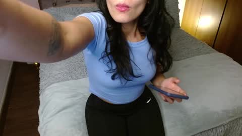 Rouss marie henao  online show from 12/24/24, 04:00