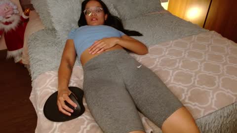 Rouss marie henao  online show from 01/04/25, 02:25