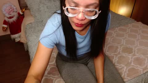 Rouss marie henao  online show from 01/04/25, 05:27