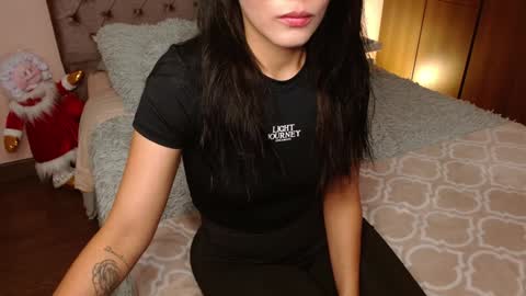 Rouss marie henao  online show from 01/05/25, 04:14