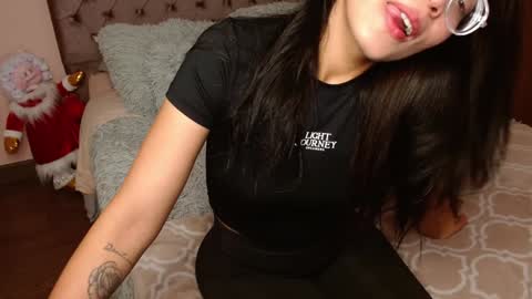 Rouss marie henao  online show from 01/05/25, 07:17