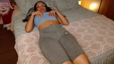 Rouss marie henao  online show from 01/09/25, 08:33
