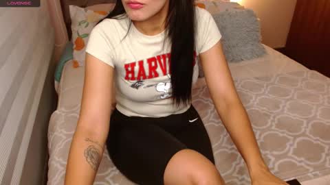Rouss marie henao  online show from 02/12/25, 06:08
