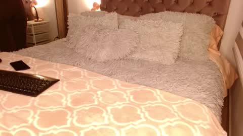 Rouss marie henao  online show from 10/07/25, 03:04