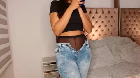 Rouss marie henao  online show from 10/13/25, 10:48