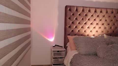 Rouss marie henao  online show from 10/15/25, 09:20