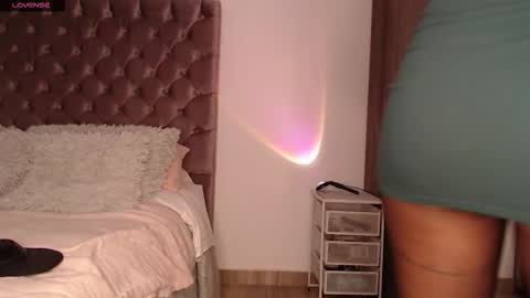 Rouss marie henao  online show from 11/13/25, 03:00