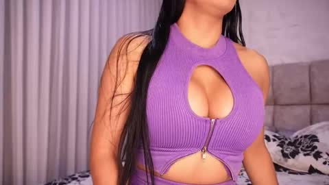 Snapshot of rousse_coup chatting on 12/17/25, 07:20 Rosse and Miller online show from 12/17/25, 07:20