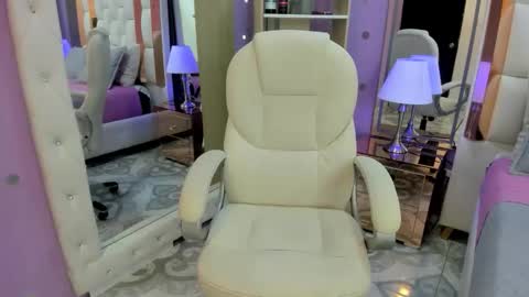 Snapshot of rousse_millers chatting on 04/17/26, 12:19 Rousse online show from 04/17/26, 12:19