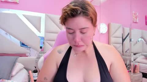 Snapshot of rousse_millers chatting on 05/25/26, 02:12 Rousse online show from 05/25/26, 02:12