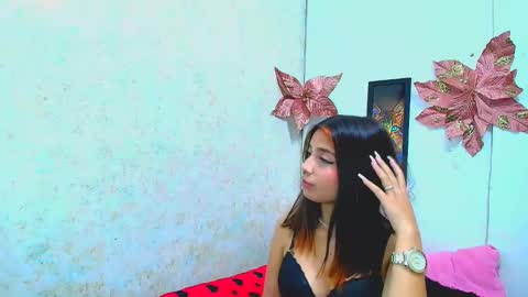 rousse_violet online show from 02/03/25, 07:31