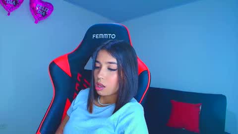 Snapshot of rousse_violet chatting on 10/17/25, 10:23 rousse_violet online show from 10/17/25, 10:23