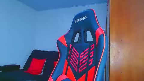 Snapshot of rousse_violet chatting on 10/24/25, 10:06 rousse_violet online show from 10/24/25, 10:06