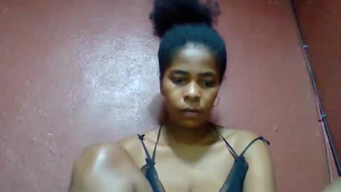 rovaelyah online show from 11/17/25, 05:13