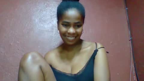rovaelyah online show from 11/18/25, 05:23