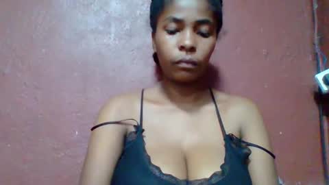 rovaelyah online show from 04/12/26, 02:44