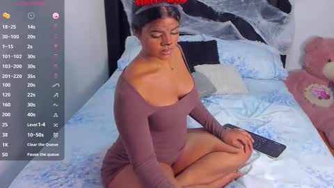 Snapshot of rox851528 chatting on 10/31/25, 12:44 Rox online show from 10/31/25, 12:44