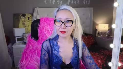 Snapshot of roxalanastar chatting on 03/01/26, 01:51 Roxalana online show from 03/01/26, 01:51