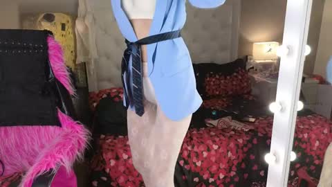 Snapshot of roxalanastar chatting on 04/25/26, 01:41 Roxalana online show from 04/25/26, 01:41