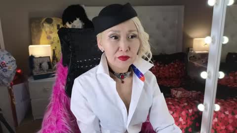 Snapshot of roxalanastar chatting on 04/28/26, 08:19 Roxalana online show from 04/28/26, 08:19