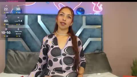 Snapshot of roxan_fox_ chatting on 04/28/26, 02:49 Roxane online show from 04/28/26, 02:49