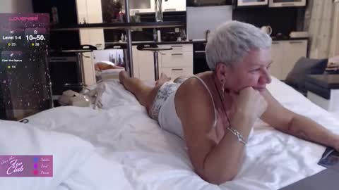 Snapshot of roxana_brooks chatting on 10/16/25, 07:37 Roxana online show from 10/16/25, 07:37