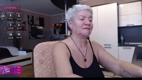 Snapshot of roxana_brooks chatting on 10/25/25, 10:23 Roxana online show from 10/25/25, 10:23