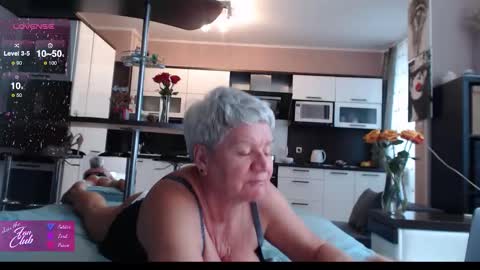 Snapshot of roxana_brooks chatting on 10/31/25, 08:37 Roxana online show from 10/31/25, 08:37