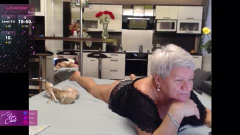 Snapshot of roxana_brooks chatting on 11/09/25, 01:09 Roxana online show from 11/09/25, 01:09