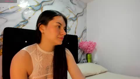 Snapshot of roxanaborns chatting on 07/25/26, 04:15 roxanaborns online show from 07/25/26, 04:15