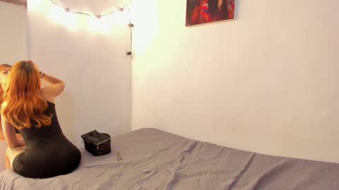 Snapshot of roxanajames__ chatting on 11/19/25, 05:13 roxy online show from 11/19/25, 05:13