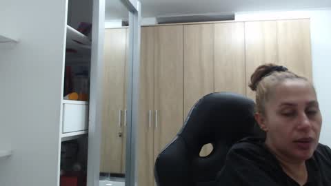 Roxana online show from 01/05/25, 02:27