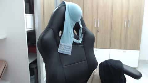 Roxana online show from 02/15/25, 02:04