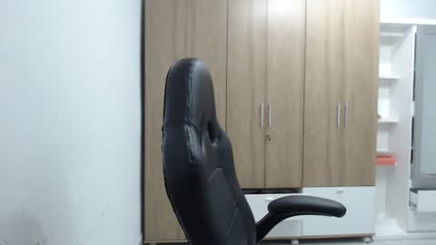 Roxana online show from 06/17/26, 02:03