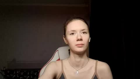 Snapshot of roxanavukovich chatting on 10/27/25, 03:27 Mia online show from 10/27/25, 03:27