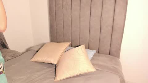 Roxane online show from 11/26/25, 07:09