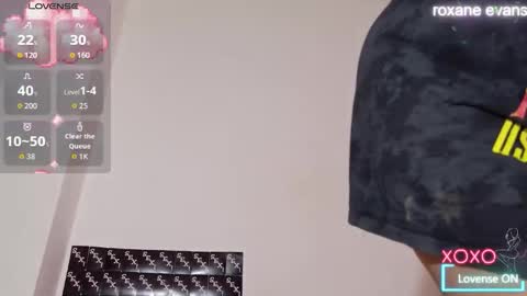 Snapshot of roxaneevans_ chatting on 09/13/25, 06:29 Roxane online show from 09/13/25, 06:29