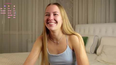 Snapshot of roxanelan chatting on 10/22/25, 11:10 Anna Lokiss online show from 10/22/25, 11:10