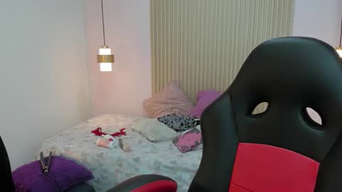 Snapshot of roxanerichie chatting on 12/15/25, 03:55 roxanerichie online show from 12/15/25, 03:55